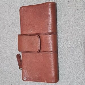 Fossils Elegant Tan Leather Wallet with Snap Closure